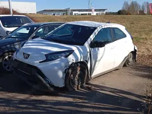 Toyota Aygo X Business Edition  Totalschaden Apple CarPlay Andro