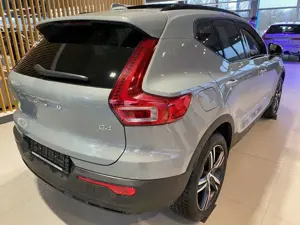 Volvo XC40 B4 B DKG Plus Dark Panoramadach WKR LED Bild 5