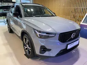 Volvo XC40 B4 B DKG Plus Dark Panoramadach WKR LED Bild 3