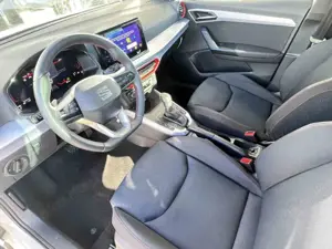 SEAT Arona FR LED Klimatronik 2xPDC Navi 17 Zoll Allwetter Bild 5