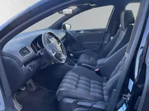 Volkswagen Golf VI GTI 211 PS BI-XENON PDC SHZ 1HD 5TÜRER Bild 5