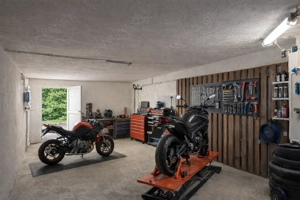 Werkstatt   Hobbyraum ca. 50 m  zu vermieten   150   monatlich