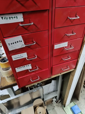 bisley  schubladenschrank je 15 Schubladen