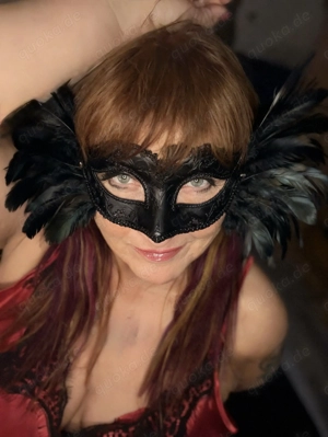 Neugierige MILF mit Kurven sucht Abenteuer