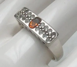 Rin g, 925 Silber mit gefassten Weistopasen und einen Citrin