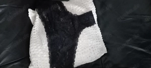 Getragener Damen Slip mit Spuren