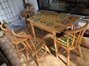 Naturholztisch mit Bauernmalerei, privat handgemalt, 4 Stühle, Bank und Tisch