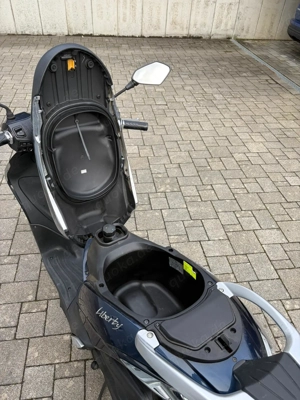 Roller Piaggio Liberty 50 iGeT E4 - dunkelblau Bild 2
