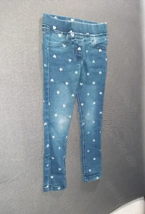 Mädchen Jeans mit Herzen Gr.104 Bild 2