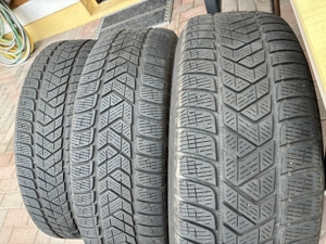 Winterreifen Pirelli Scorpion 215 65 R17H auf Stahlfelgen 6,5J x 17" zu verkaufen