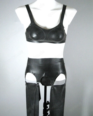 Diverse Latexoutfits zu verschenken, gegen Profi-Fotoshooting Bild 4