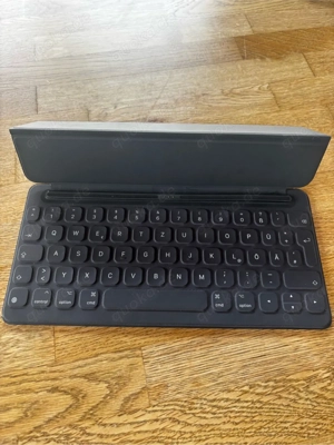 Apple Smart Keyboard   Modell A1829   sehr guter Zustand