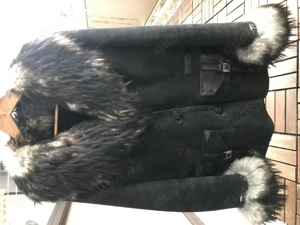 Winter Lederjacke Damen mit echtem Pelzkragen.