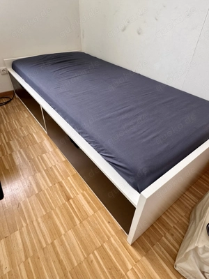 Sehr schönes Bett mit zwei Schubkästen 