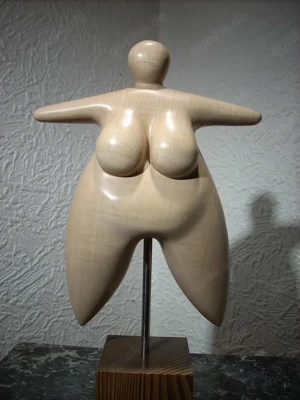 Holz Skulptur Kunst Nana Linde