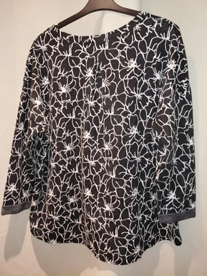 Schwarzes Shirt mit weißem Muster von Yessica Gr. XL