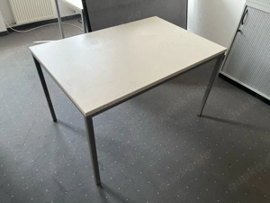 Verschiedene Tische, für das Büro oder zu Hause