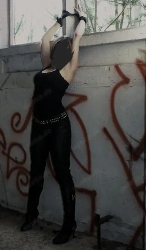 Devote Mitbewohnerin ges.