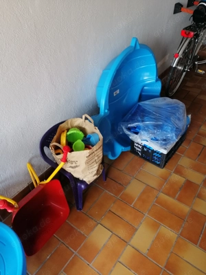 Schwimmbecken plus Sandkasten