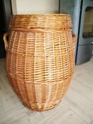 Großer Wäschesammler in Korb, sehr stabil und dekorativ, Deckel,