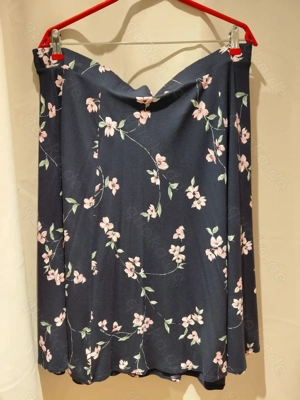 Marks&Spencer dunkelblauer Rock mit Blümchenmuster Gr. 50