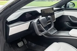 Tesla model 2023 s plaid 