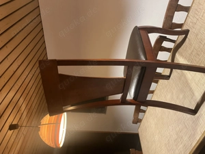Holztisch und Stühle  Bild 5