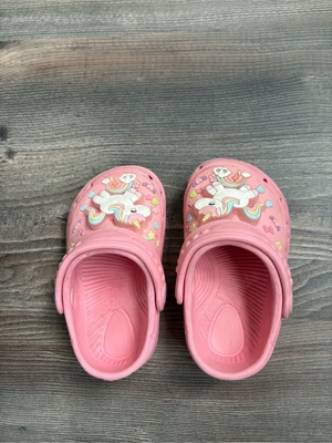 Pinke Kinder Clogs Gr. 20 mit süßen Einhörnern