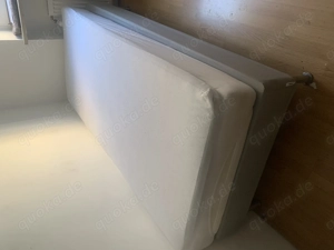 Zu verschenken: Einzelbett 90 x 200 cm mit Matratze.