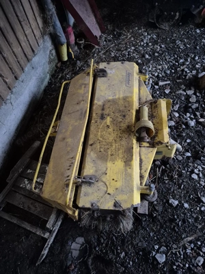 Frontkehrmaschine Matev  Sperber Hausmarke von John Deere