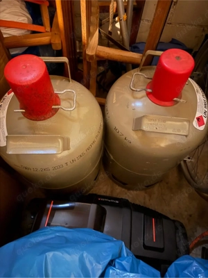 2 Leere propangasflaschen grau 11kg