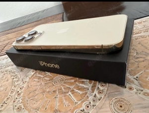 iPhone 13 Pro 256 GB Gold   1. Hand mit Rechnung