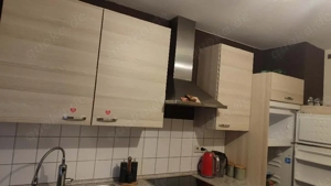 Küche mit Elektrogeräten 