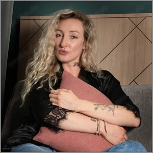 Hübsches Model bietet Shooting an