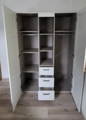Schrank an Selbstabholer zu verkaufen