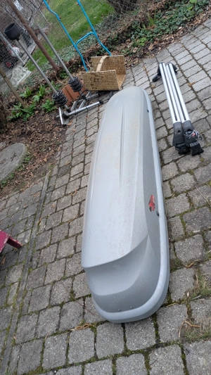 Dachbox und Thule Dachträger