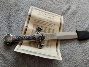 Drei Sammler Dolche mit Zertifikat.