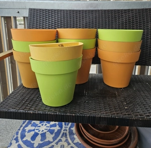 Bunte Balkontöpfe aus Kunstoff , 11 Stück im Set