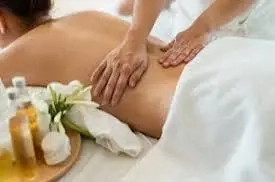 Leidenschaftliche Massage für Genießerin