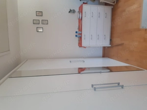 Weißer Schlafzimmerschrank mit kommode 