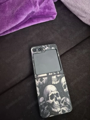 Verkaufe Samsung Galaxy Z Flip 5 mit hülle u ladekabel zum 27 märz