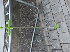 Rasentrimmer und Wurzelausstecher