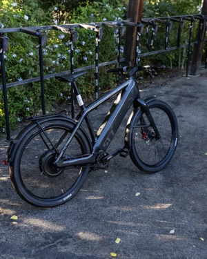 Der brandneue Stromer ST7 Elektrofahrrad  in der Farbe Dark Platinum.