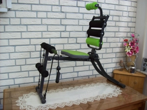 Universal Trainings- und Fitnessgerät