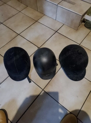 3 Reiter Helme.In Schwarz.