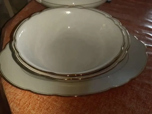 tafelgeschirr mit goldrand