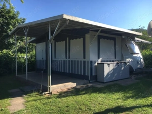 Feststehendes Vorzelt mit Überdachung