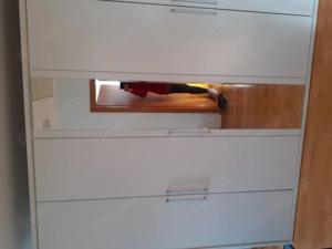 Weißer Schlafzimmerschrank mit kommode  Bild 2