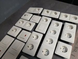 Unterputz Schalter und Steckdosen zu verschenken