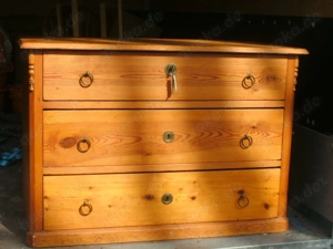 Verkaufe stabile Vollholzkommode